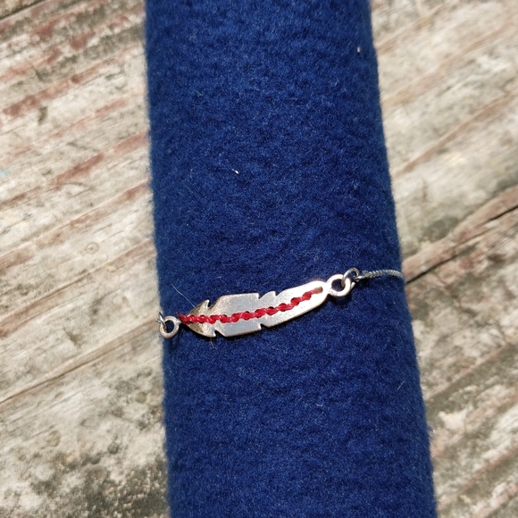 Adjustable Feather Bracelet - Picture 4 of 7